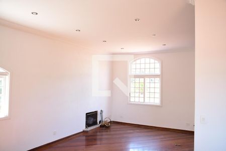 Casa de condomínio para alugar com 350m², 4 quartos e 6 vagasSala