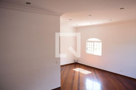 Sala de casa de condomínio para alugar com 4 quartos, 350m² em Jardim Lambreta, Cotia