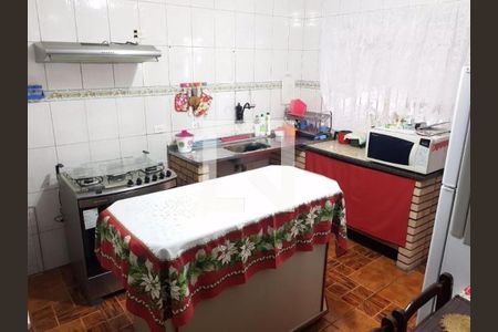 Casa à venda com 6 quartos, 180m² em Ferreira, São Paulo