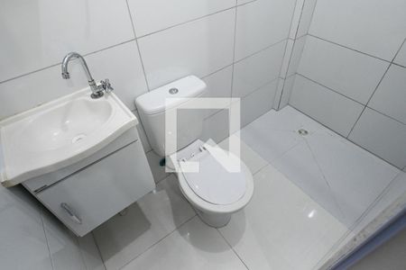 Banheiro de kitnet/studio para alugar com 1 quarto, 13m² em Liberdade, São Paulo