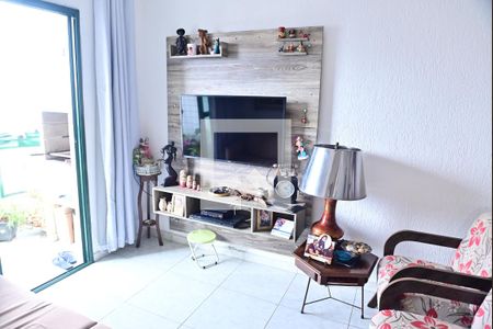 Sala de apartamento para alugar com 2 quartos, 69m² em Guilhermina, Praia Grande