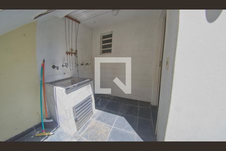 Área de Serviço de casa para alugar com 5 quartos, 198m² em Jardim Bonfiglioli, São Paulo