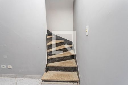 Escada de casa para alugar com 2 quartos, 110m² em Centro, Diadema