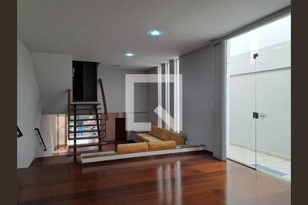 Casa à venda com 3 quartos, 245m² em Cambuci, São Paulo