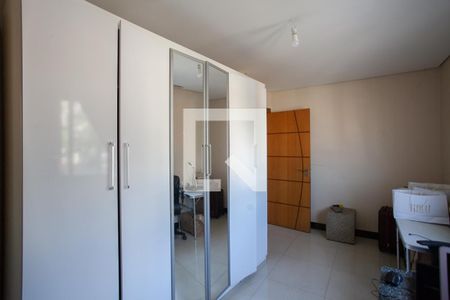 Suíte de casa à venda com 4 quartos, 350m² em Planalto, Belo Horizonte