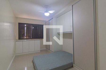 Quarto 1 de casa para alugar com 3 quartos, 208m² em Santo Inácio, Curitiba