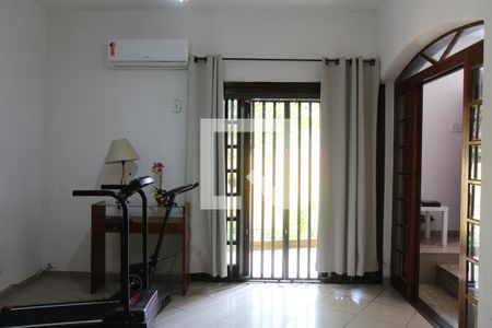 Sala de casa à venda com 3 quartos, 270m² em Jardim Santa Adélia, São Paulo