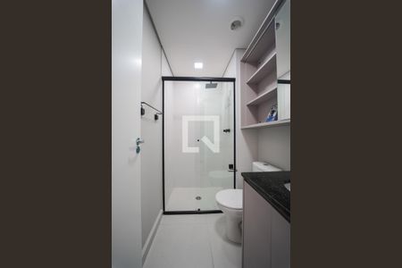 Banheiro de kitnet/studio para alugar com 1 quarto, 18m² em Perdizes, São Paulo