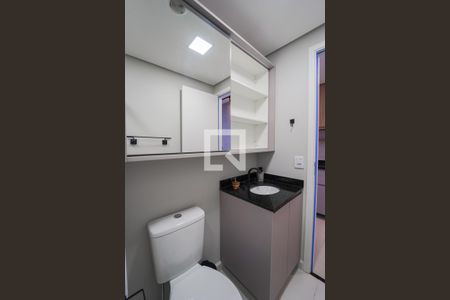 Banheiro de kitnet/studio para alugar com 1 quarto, 18m² em Perdizes, São Paulo