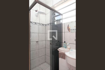Banheiro de apartamento à venda com 1 quarto, 24m² em Floresta, Porto Alegre