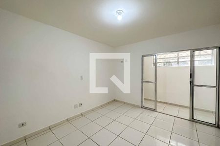 Quarto 2 de casa para alugar com 2 quartos, 90m² em Vila Celeste, São Paulo