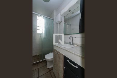 Banheiro de apartamento à venda com 1 quarto, 45m² em Cristal, Porto Alegre