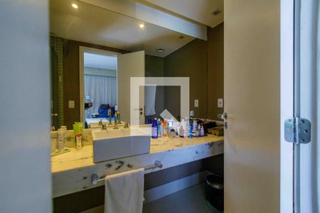 Banheiro Suíte 1 de apartamento à venda com 2 quartos, 72m² em Barra da Tijuca, Rio de Janeiro