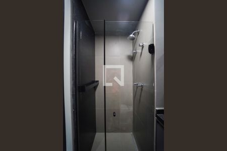 Banheiro de kitnet/studio para alugar com 1 quarto, 33m² em Bom Retiro, São Paulo