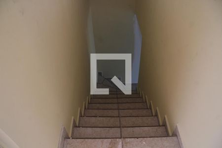 Escada de acesso aos quartos  de casa para alugar com 2 quartos, 145m² em Vila Sorocabana, Guarulhos