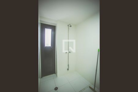 Banheiro de kitnet/studio para alugar com 1 quarto, 47m² em Mirandópolis, São Paulo