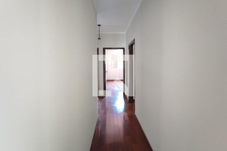 Corredor Quartos de casa para alugar com 3 quartos, 330m² em Jardim Guarani, Campinas