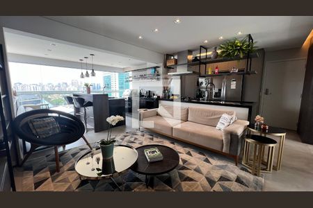 Sala de TV de apartamento à venda com 2 quartos, 84m² em Pinheiros, São Paulo