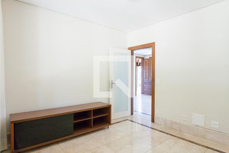 Sala de TV de casa de condomínio para alugar com 4 quartos, 340m² em Nova Lima, Nova Lima
