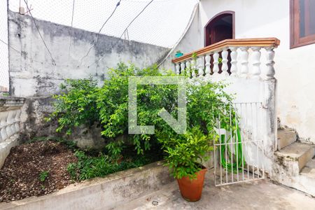 Quintal de casa à venda com 4 quartos, 179m² em Jardim Roberto, Osasco