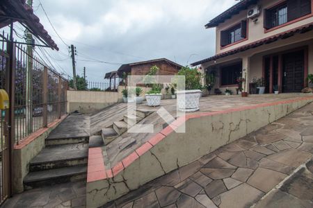 Casa à venda com 238m², 4 quartos e 2 vagas Casa à venda com 238m², 4 quartos e 2 vagasFachada