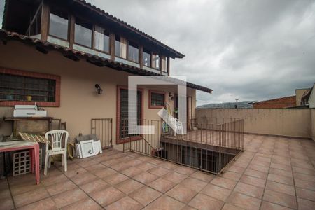 Casa à venda com 238m², 4 quartos e 2 vagas Casa à venda com 238m², 4 quartos e 2 vagasquintal