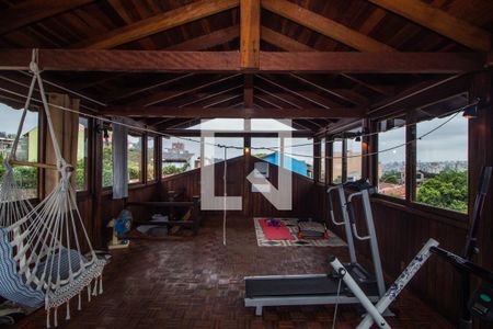 Casa à venda com 238m², 4 quartos e 2 vagas Casa à venda com 238m², 4 quartos e 2 vagasTerraço