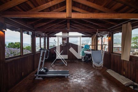 Casa à venda com 238m², 4 quartos e 2 vagas Casa à venda com 238m², 4 quartos e 2 vagasTerraço