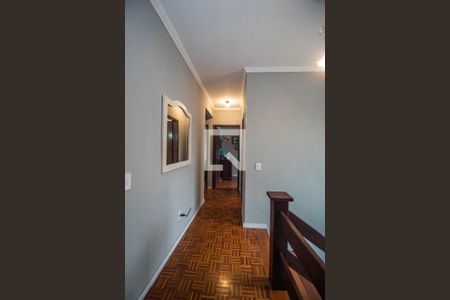 Casa à venda com 238m², 4 quartos e 2 vagas Casa à venda com 238m², 4 quartos e 2 vagasCorredor segundo piso