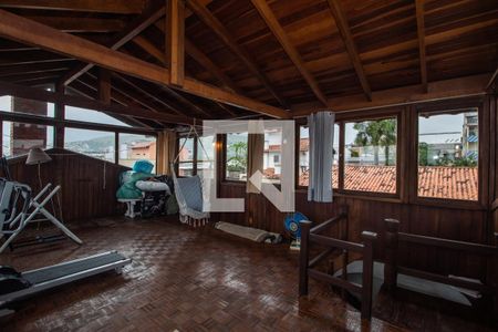 Casa à venda com 238m², 4 quartos e 2 vagas Casa à venda com 238m², 4 quartos e 2 vagasTerraço