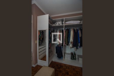 Casa à venda com 238m², 4 quartos e 2 vagas Casa à venda com 238m², 4 quartos e 2 vagasCloset da suíte