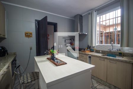 Casa à venda com 238m², 4 quartos e 2 vagas Casa à venda com 238m², 4 quartos e 2 vagasCozinha