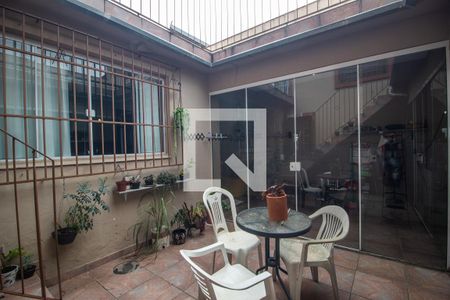 Casa à venda com 238m², 4 quartos e 2 vagas Casa à venda com 238m², 4 quartos e 2 vagasÁrea comum