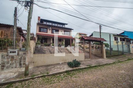 Casa à venda com 238m², 4 quartos e 2 vagas Casa à venda com 238m², 4 quartos e 2 vagasFachada