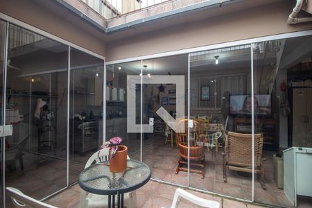 Casa à venda com 238m², 4 quartos e 2 vagas Casa à venda com 238m², 4 quartos e 2 vagasÁrea comum