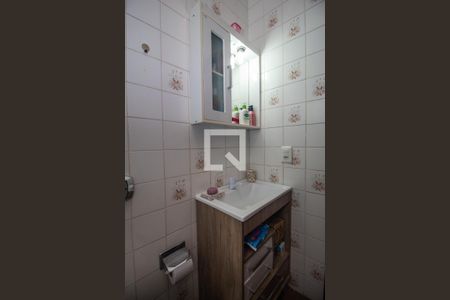 Casa à venda com 238m², 4 quartos e 2 vagas Casa à venda com 238m², 4 quartos e 2 vagasBanheiro 2