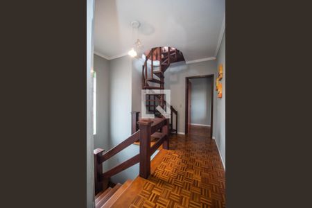 Casa à venda com 238m², 4 quartos e 2 vagas Casa à venda com 238m², 4 quartos e 2 vagasCorredor segundo piso