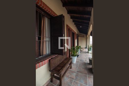 Casa à venda com 238m², 4 quartos e 2 vagas Casa à venda com 238m², 4 quartos e 2 vagasFachada