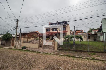 Casa à venda com 238m², 4 quartos e 2 vagas Casa à venda com 238m², 4 quartos e 2 vagasFachada
