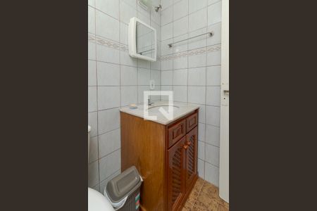 Banheiro de apartamento à venda com 1 quarto, 42m² em Parque Santa Fé, Porto Alegre