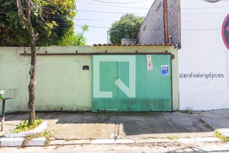 Casa à venda com 231m², 3 quartos e 2 vagas Casa à venda com 231m², 3 quartos e 2 vagasFachada