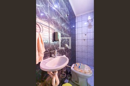 Casa à venda com 231m², 3 quartos e 2 vagas Casa à venda com 231m², 3 quartos e 2 vagasBanheiro 2