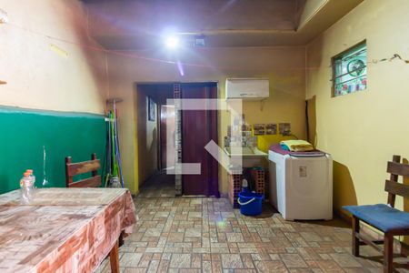 Casa à venda com 231m², 3 quartos e 2 vagas Casa à venda com 231m², 3 quartos e 2 vagasQuintal e Área de Serviço