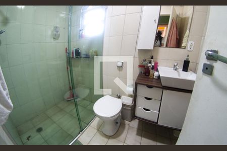Banheiro de casa à venda com 3 quartos, 107m² em Jardim Ivana, São Paulo