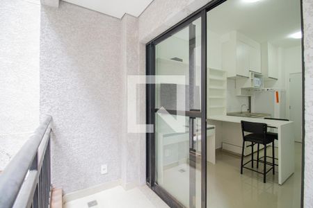 Varanda de kitnet/studio para alugar com 1 quarto, 27m² em Pinheiros, São Paulo