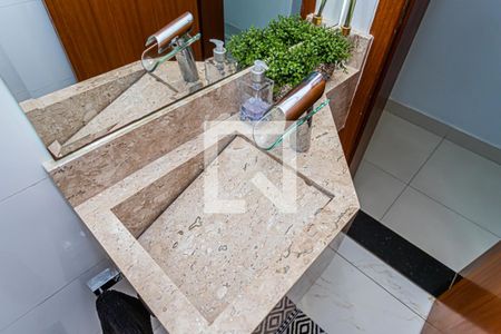 Lavabo de casa para alugar com 3 quartos, 133m² em Jardim Regina, São Paulo