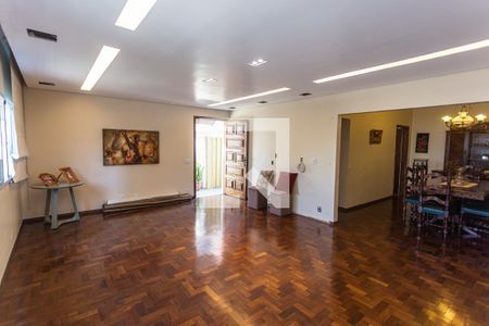 Casa à venda com 200m², 4 quartos e 4 vagasSala