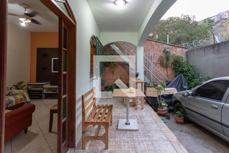 Varanda de casa à venda com 3 quartos, 242m² em Santa Cruz, Belo Horizonte