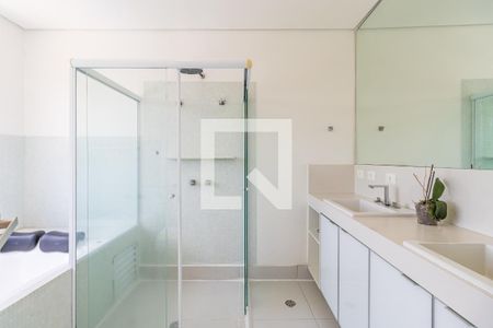 Casa de condomínio à venda com 400m², 3 quartos e 4 vagas Casa de condomínio à venda com 400m², 3 quartos e 4 vagasBanheiro da Suíte 3