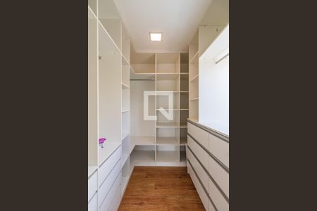 Casa de condomínio à venda com 400m², 3 quartos e 4 vagas Casa de condomínio à venda com 400m², 3 quartos e 4 vagasSuíte 3